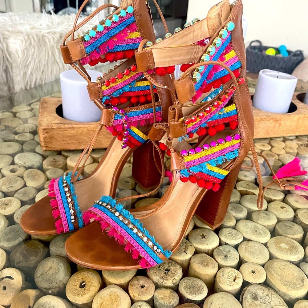 Shutz 8.5 pom pom shoe